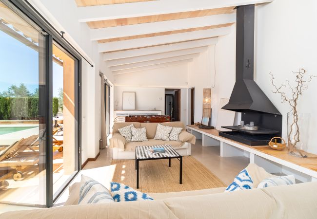 Casa en Campos - Casa de vacaciones Can Riera Elegante alojamiento con piscina para 12 personas cerca de la playa de Es Trenc Casa en Campos - Casa de vacaciones Can Riera Elegante alojamiento con piscina para 12 personas cerca de la playa de Es Trenc