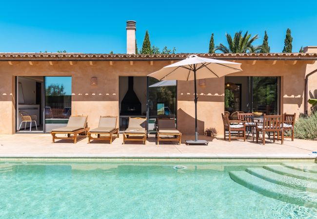 Casa en Campos - Casa de vacaciones Can Riera Elegante alojamiento con piscina para 12 personas cerca de la playa de Es Trenc Casa en Campos - Casa de vacaciones Can Riera Elegante alojamiento con piscina para 12 personas cerca de la playa de Es Trenc