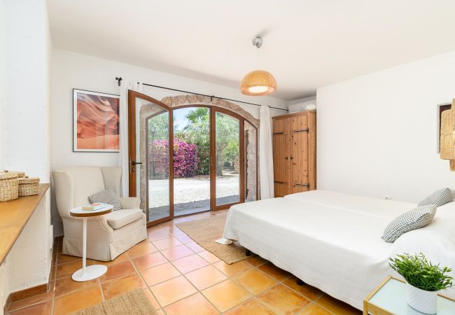 Casa en Campos - Casa de vacaciones Can Riera Elegante alojamiento con piscina para 12 personas cerca de la playa de Es Trenc Casa en Campos - Casa de vacaciones Can Riera Elegante alojamiento con piscina para 12 personas cerca de la playa de Es Trenc