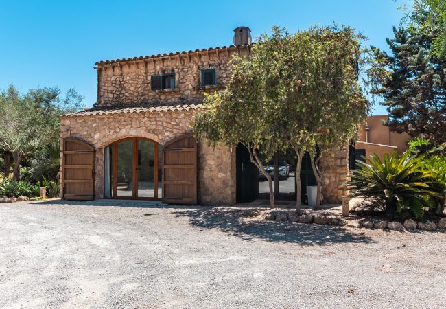 Casa en Campos - Casa de vacaciones Can Riera Elegante alojamiento con piscina para 12 personas cerca de la playa de Es Trenc Casa en Campos - Casa de vacaciones Can Riera Elegante alojamiento con piscina para 12 personas cerca de la playa de Es Trenc