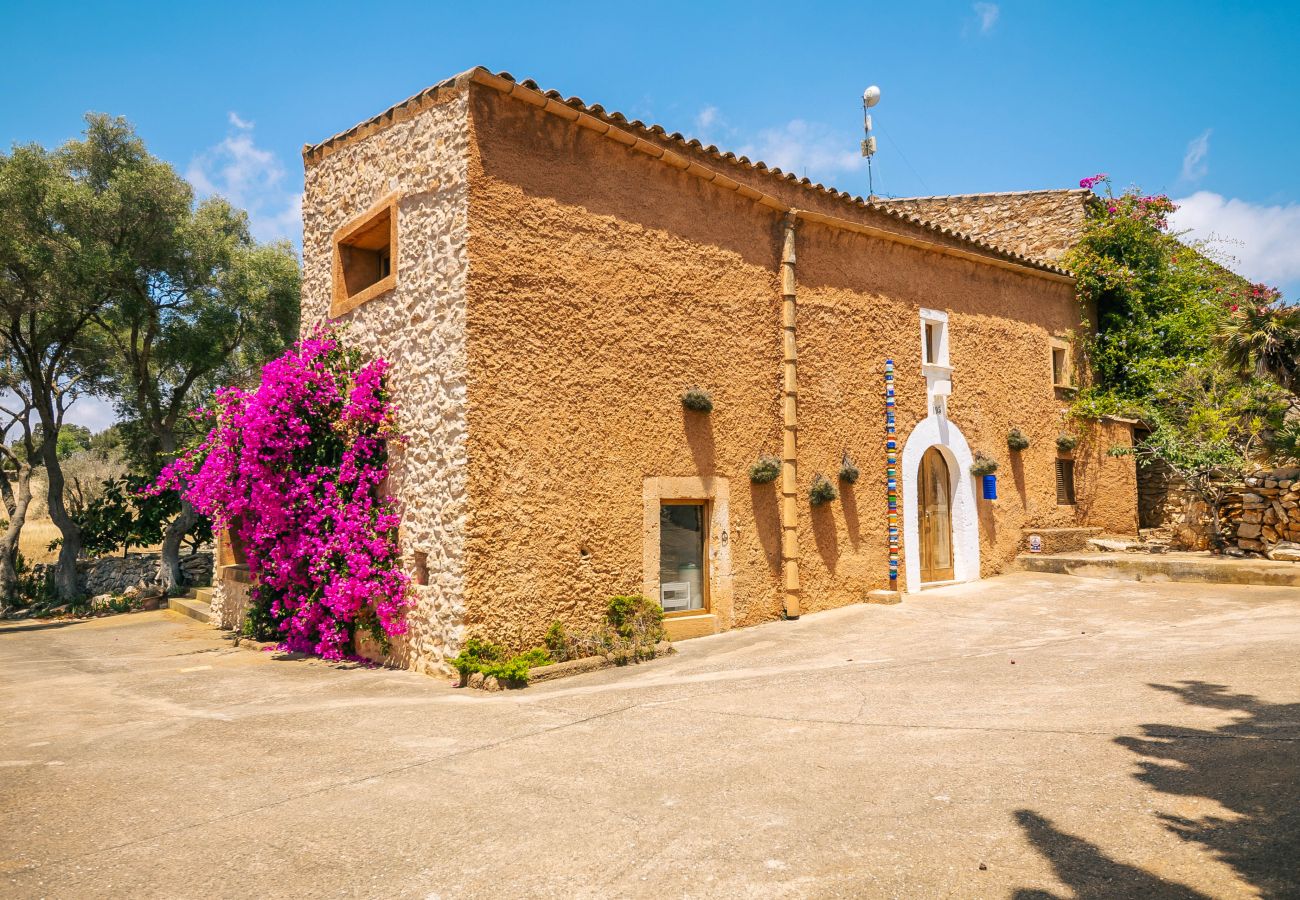 Casa en Cas Concos - Can Pessal casa de vacaciones en la montaña con piscina privada cerca de Es Carritx Mallorca