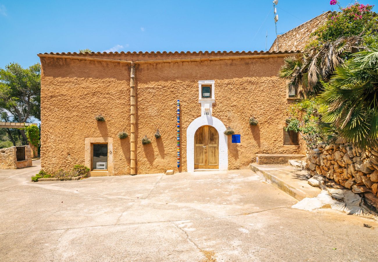 Casa en Cas Concos - Can Pessal casa de vacaciones en la montaña con piscina privada cerca de Es Carritx Mallorca