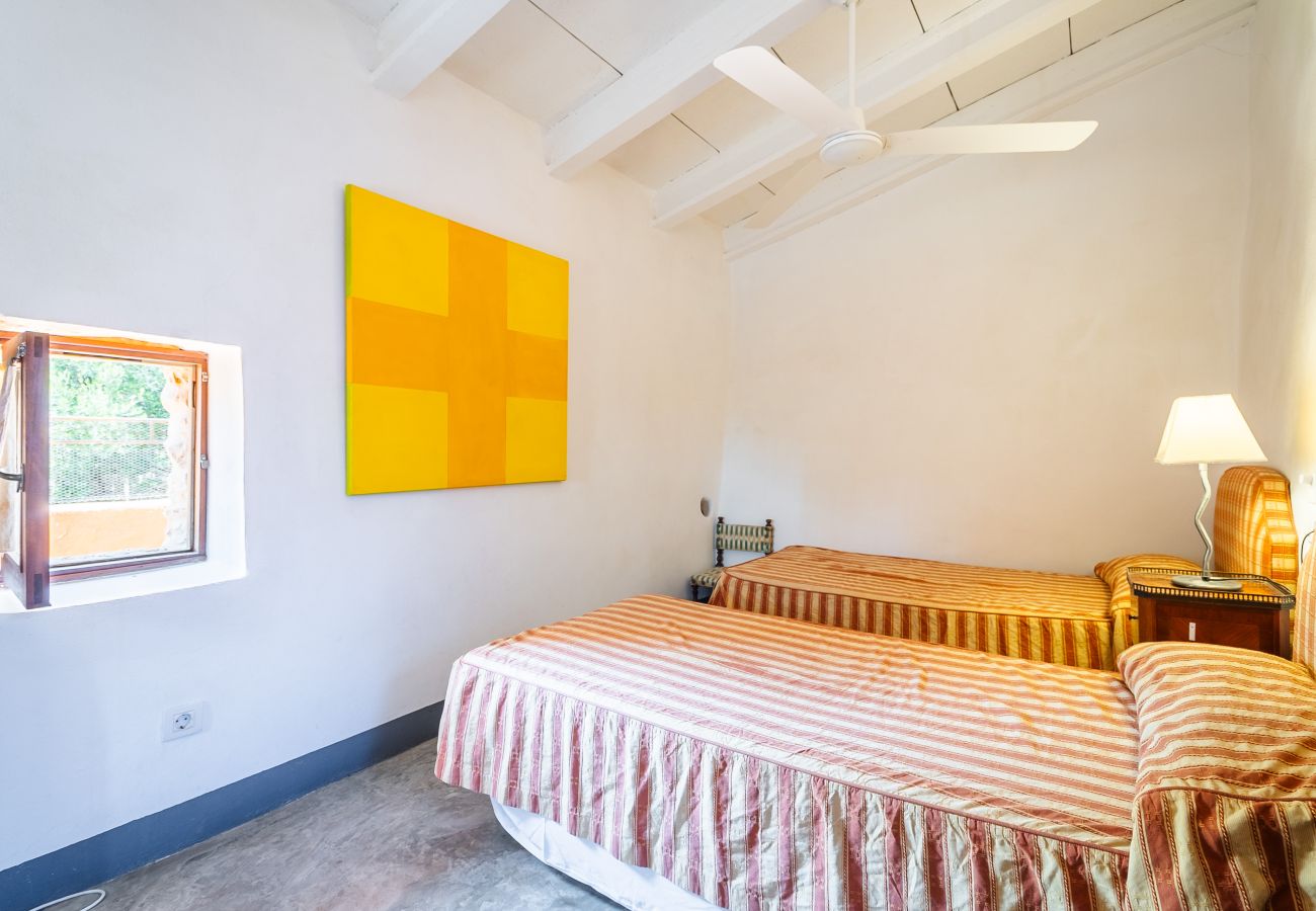 Casa en Cas Concos - Can Pessal casa de vacaciones en la montaña con piscina privada cerca de Es Carritx Mallorca