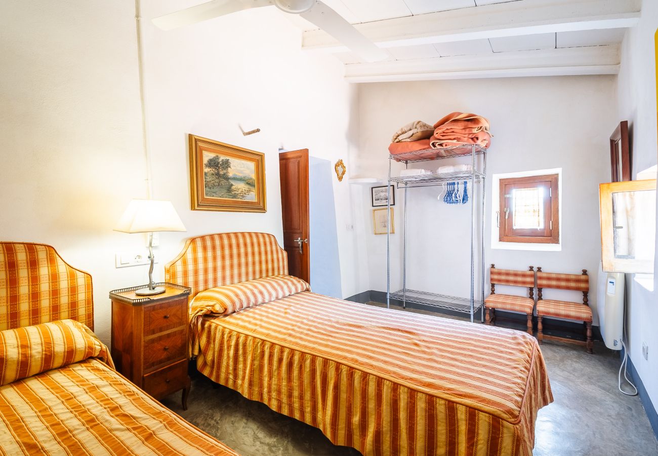 Casa en Cas Concos - Can Pessal casa de vacaciones en la montaña con piscina privada cerca de Es Carritx Mallorca