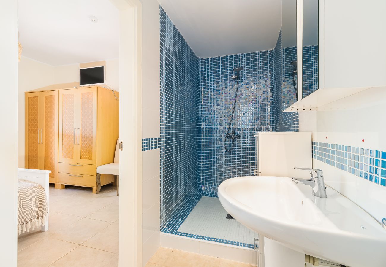 Casa en Manacor - Villa Occitania Mallorca moderna casa de vacaciones en Cala Murada con piscina para 8 personas