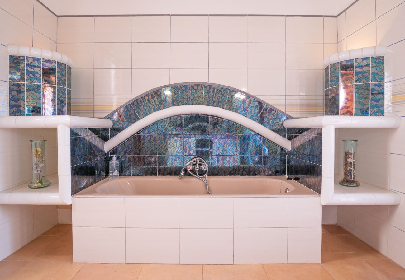 Finca en Manacor - Casa vacacional El Castillo con piscina para 12 personas cerca de Manacor en Mallorca