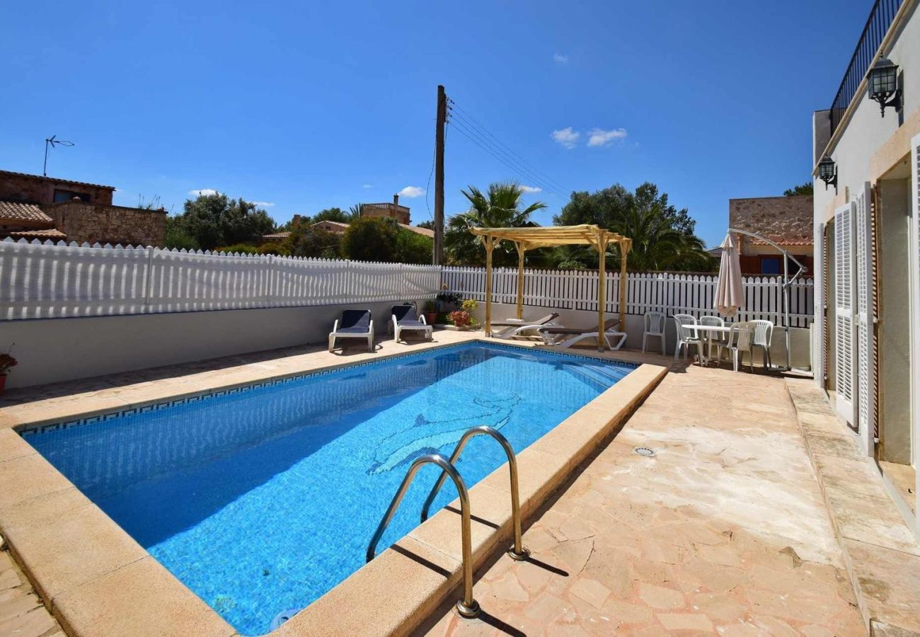 Casa en Es Llombards - Casa de vacaciones en Cala Llombards con piscina y vistas al mar cerca de Santanyí, Mallorca