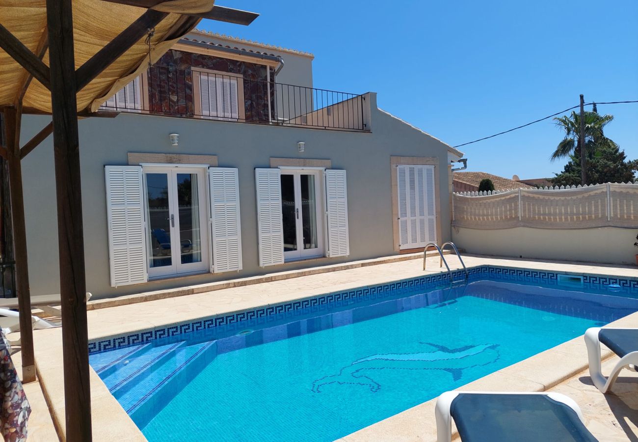 Casa en Es Llombards - Casa de vacaciones en Cala Llombards con piscina y vistas al mar cerca de Santanyí, Mallorca