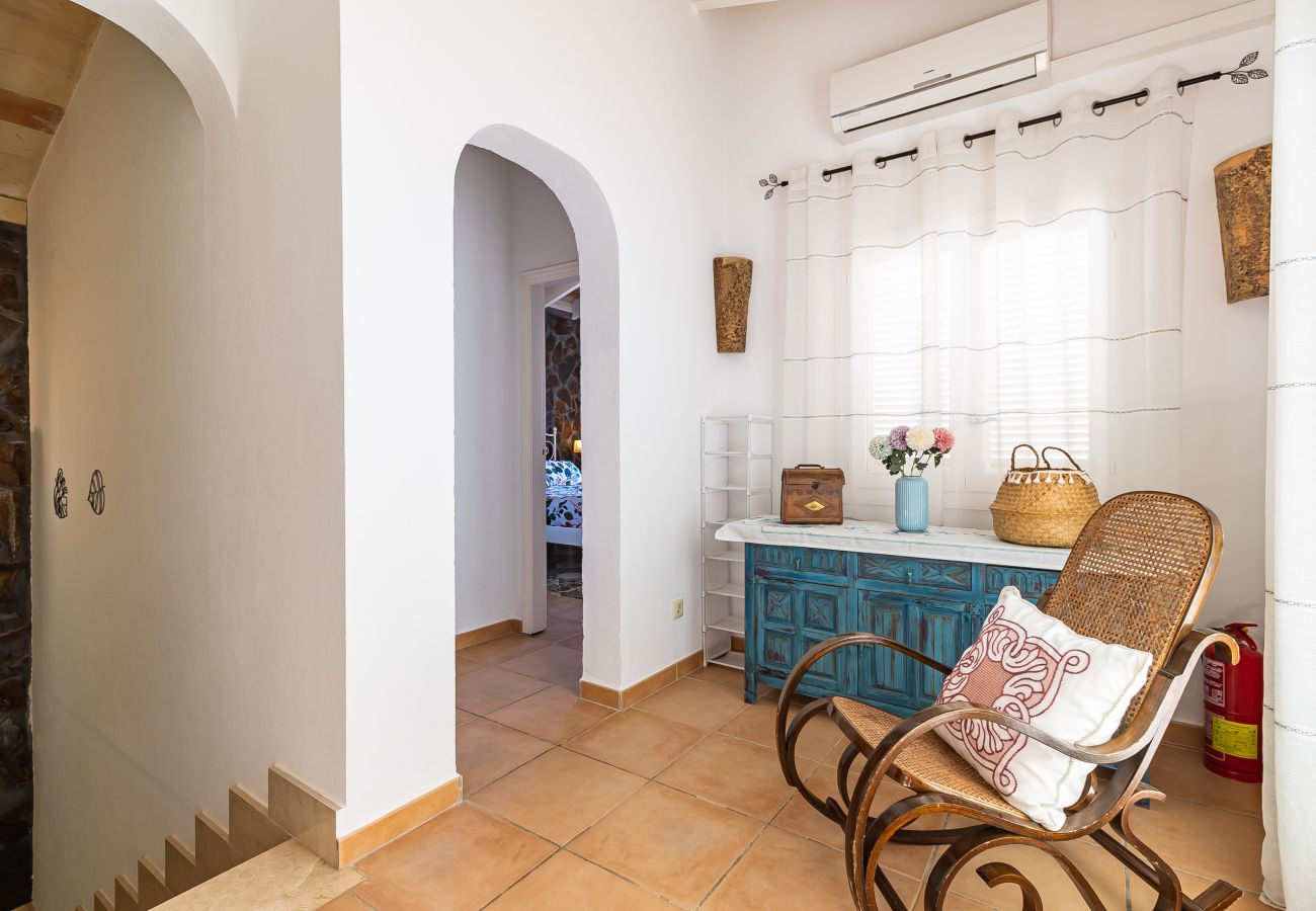 Casa en Es Llombards - Casa de vacaciones en Cala Llombards con piscina y vistas al mar cerca de Santanyí, Mallorca