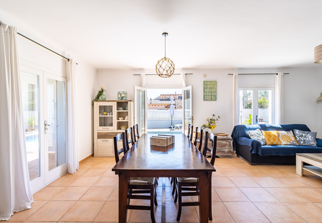Casa en Es Llombards - Casa de vacaciones en Cala Llombards con piscina y vistas al mar cerca de Santanyí, Mallorca