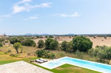 Finca en Campos - Finca en venta en Campos, Mallorca con casa de invitados y piscina infinita