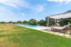 Finca en Campos - Finca en venta en Campos, Mallorca con casa de invitados y piscina infinita