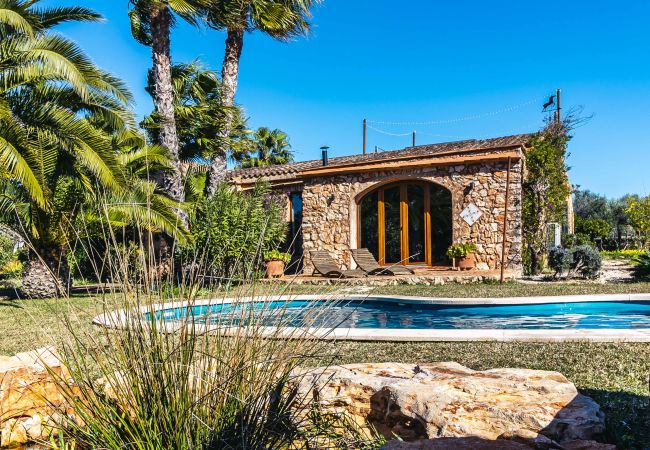 Finca en Santanyi - Finca mediterránea con piscina y jardín en Santanyí Mallorca en venta
