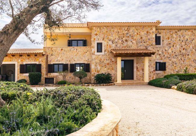 Finca en Ses Salines - Finca mediterránea cerca de Ses Salines con piscina y amplio jardín en venta