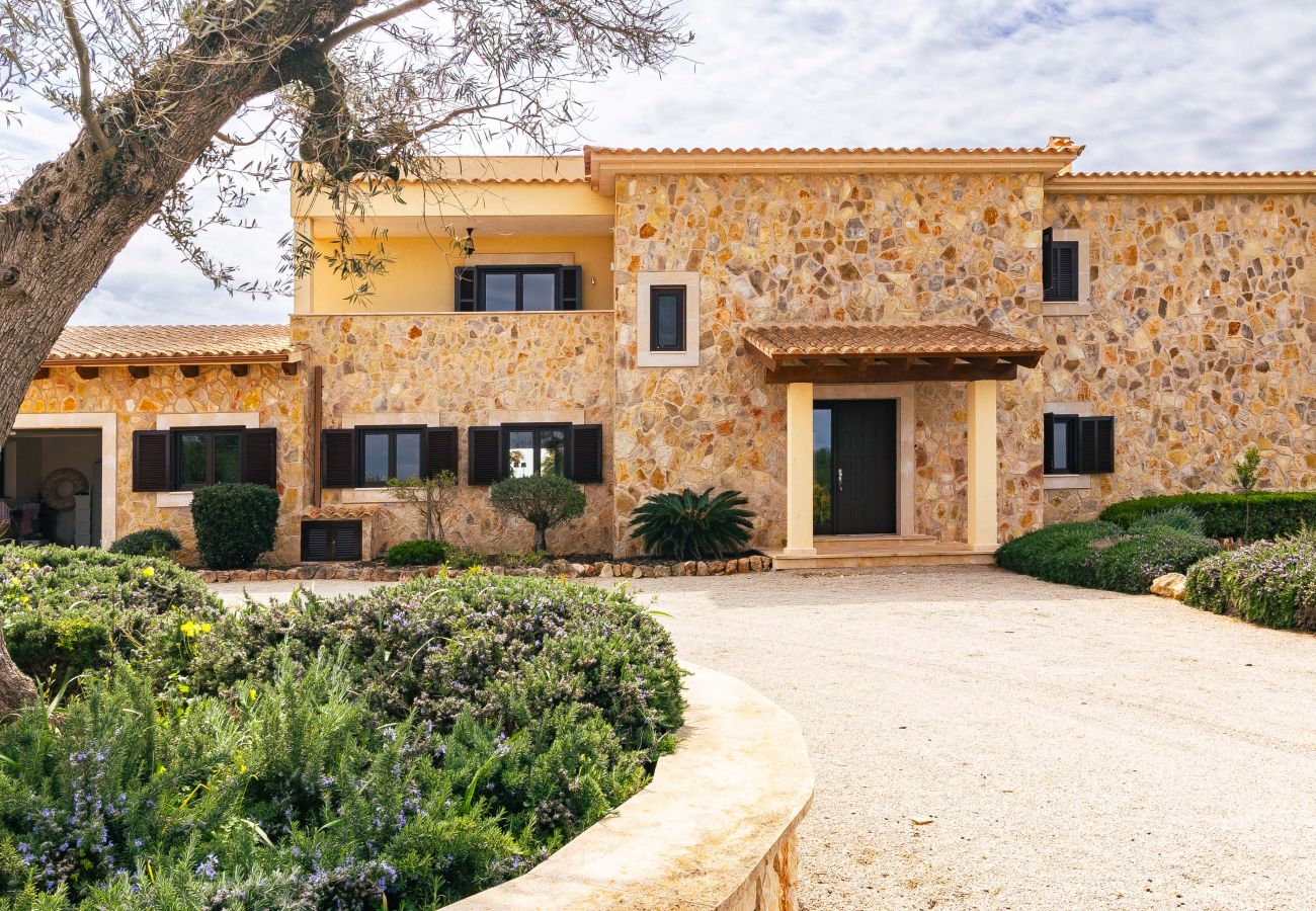 Finca en Ses Salines - Finca mediterránea cerca de Ses Salines con piscina y amplio jardín en venta