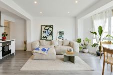 Piso en Palma  - Renovated 3-Bedroom Apartment for Sale in Santa Catalina, Palma