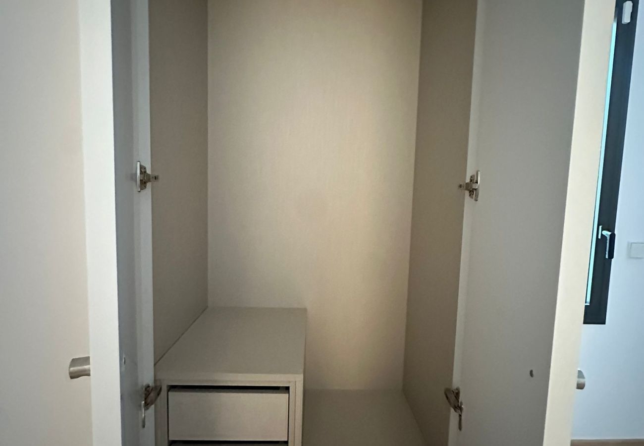 Flat in Palma  - Modern Apartment for Long-Term Rent in Palma with 3 Bedrooms and Terrace