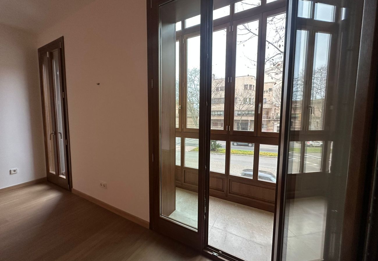 Flat in Palma  - Modern Apartment for Long-Term Rent in Palma with 3 Bedrooms and Terrace