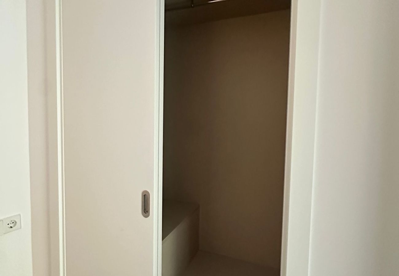 Flat in Palma  - Modern Apartment for Long-Term Rent in Palma with 3 Bedrooms and Terrace