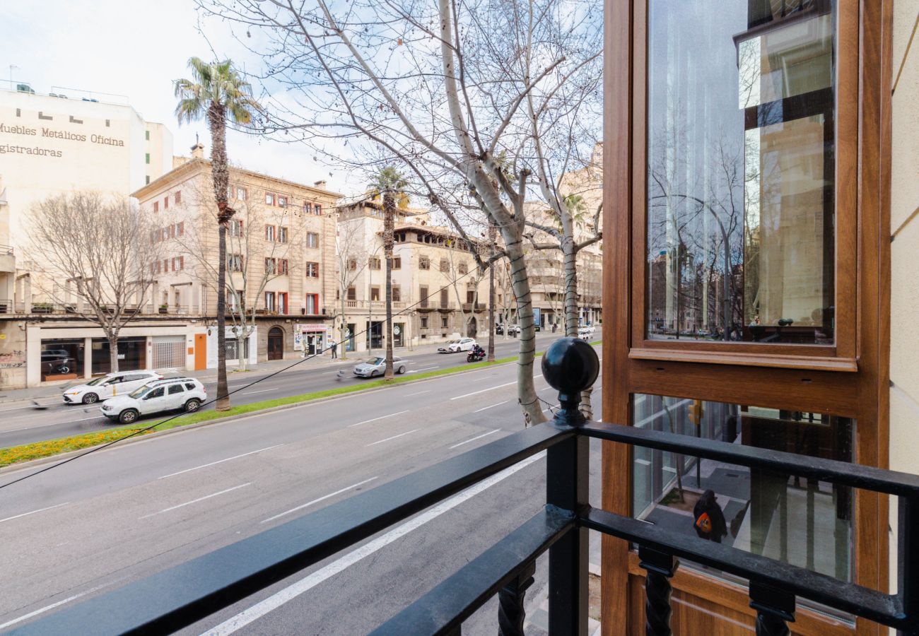 Flat in Palma  - Modern Apartment for Long-Term Rent in Palma with 3 Bedrooms and Terrace