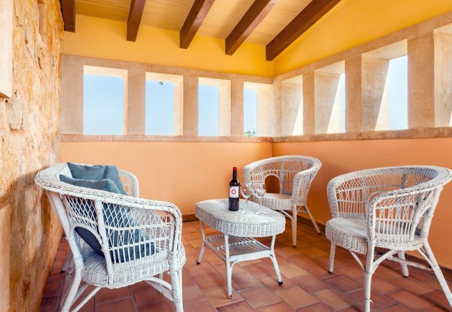 Country house in Santanyi - Finca Ses Mires 5-bedroom holiday house with pool, sea views and walking distance to the beach in Santanyí Country house in Santanyi - Finca Ses Mires 5-bedroom holiday house with pool, sea views and walking distance to the beach in Santanyí