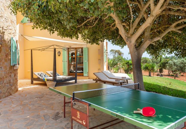 Country house in Santanyi - Finca Ses Mires 5-bedroom holiday house with pool, sea views and walking distance to the beach in Santanyí Country house in Santanyi - Finca Ses Mires 5-bedroom holiday house with pool, sea views and walking distance to the beach in Santanyí