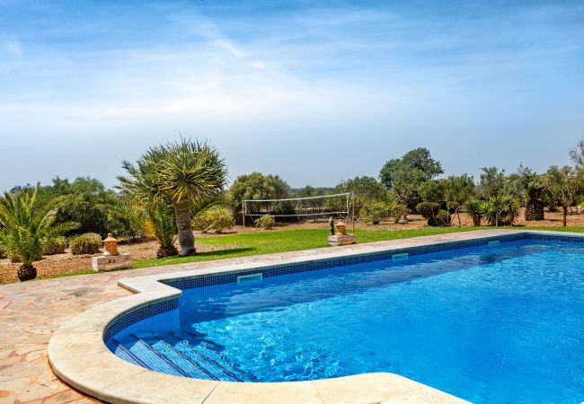 Country house in Santanyi - Finca Ses Mires 5-bedroom holiday house with pool, sea views and walking distance to the beach in Santanyí Country house in Santanyi - Finca Ses Mires 5-bedroom holiday house with pool, sea views and walking distance to the beach in Santanyí