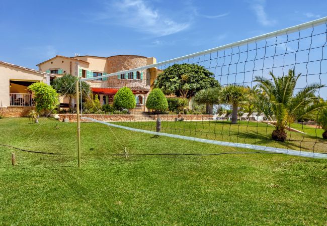 Country house in Santanyi - Finca Ses Mires 5-bedroom holiday house with pool, sea views and walking distance to the beach in Santanyí Country house in Santanyi - Finca Ses Mires 5-bedroom holiday house with pool, sea views and walking distance to the beach in Santanyí