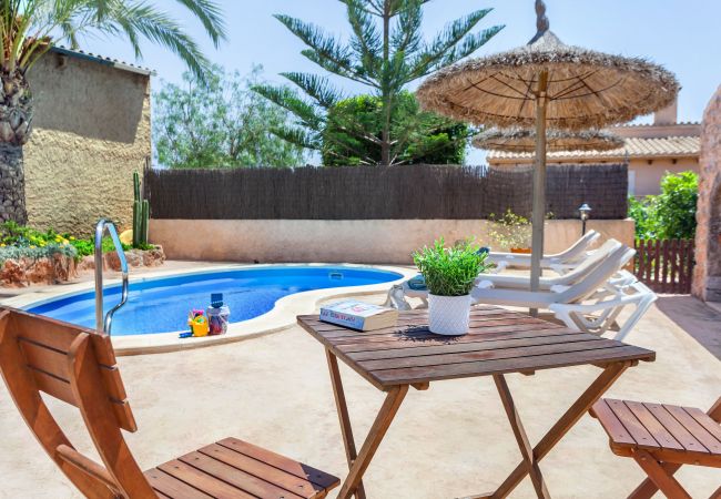 Country house in Santanyi - Casa Antigua holiday house with swimming pool in a quiet countryside location near Santanyi Country house in Santanyi - Casa Antigua holiday house with swimming pool in a quiet countryside location near Santanyi