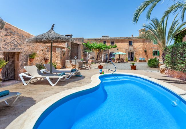 Country house in Santanyi - Casa Antigua holiday house with swimming pool in a quiet countryside location near Santanyi Country house in Santanyi - Casa Antigua holiday house with swimming pool in a quiet countryside location near Santanyi