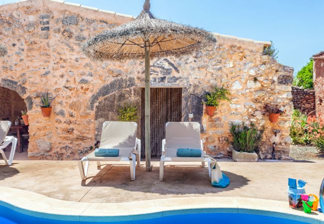 Country house in Santanyi - Casa Antigua holiday house with swimming pool in a quiet countryside location near Santanyi Country house in Santanyi - Casa Antigua holiday house with swimming pool in a quiet countryside location near Santanyi