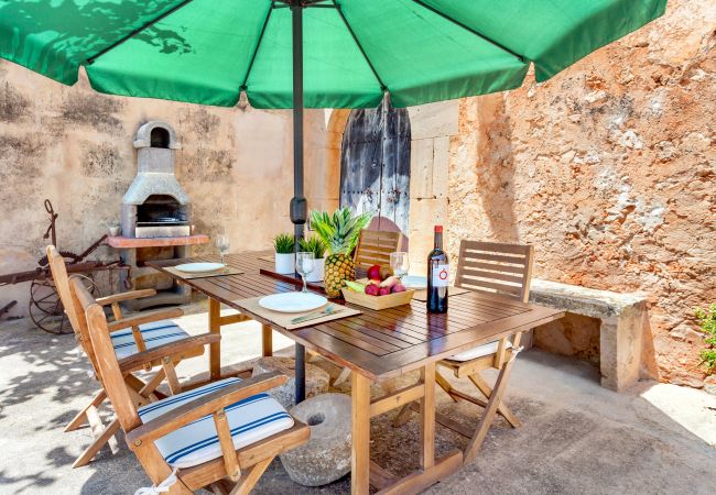 Country house in Santanyi - Casa Antigua holiday house with swimming pool in a quiet countryside location near Santanyi Country house in Santanyi - Casa Antigua holiday house with swimming pool in a quiet countryside location near Santanyi
