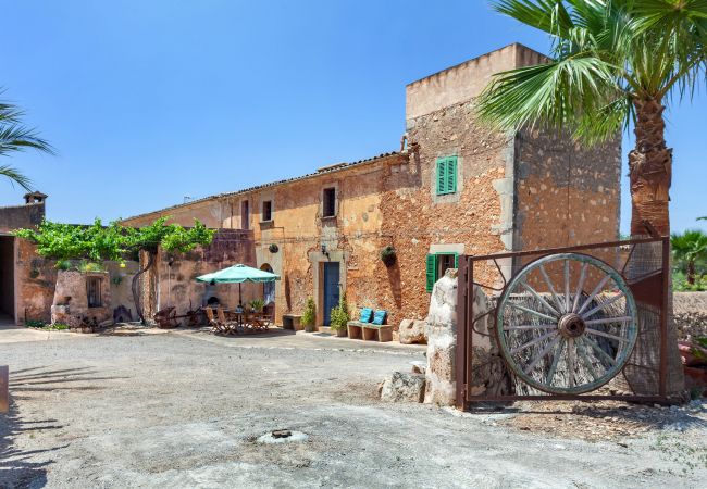 Country house in Santanyi - Casa Antigua holiday house with swimming pool in a quiet countryside location near Santanyi Country house in Santanyi - Casa Antigua holiday house with swimming pool in a quiet countryside location near Santanyi