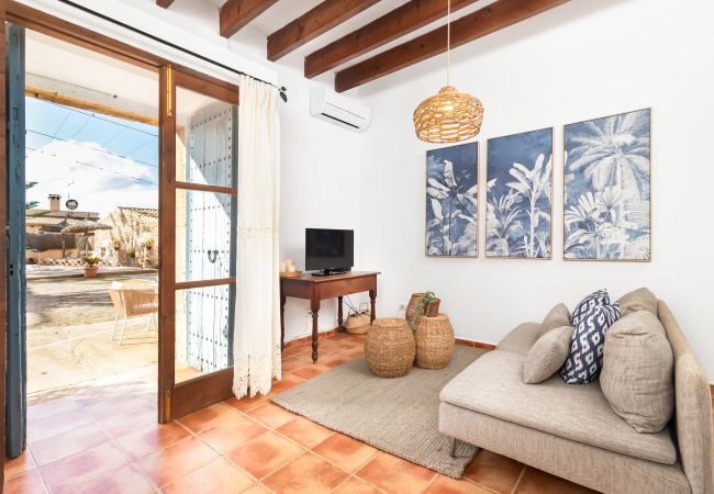 Country house in Santanyi - Casa Antigua holiday house with swimming pool in a quiet countryside location near Santanyi Country house in Santanyi - Casa Antigua holiday house with swimming pool in a quiet countryside location near Santanyi