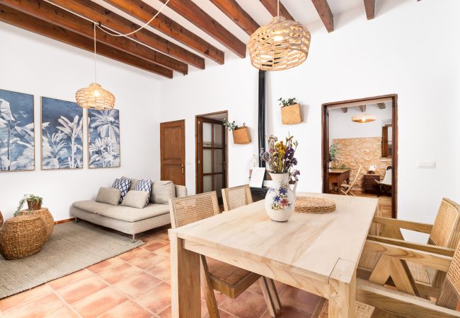 Country house in Santanyi - Casa Antigua holiday house with swimming pool in a quiet countryside location near Santanyi Country house in Santanyi - Casa Antigua holiday house with swimming pool in a quiet countryside location near Santanyi