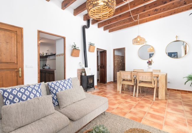 Country house in Santanyi - Casa Antigua holiday house with swimming pool in a quiet countryside location near Santanyi Country house in Santanyi - Casa Antigua holiday house with swimming pool in a quiet countryside location near Santanyi