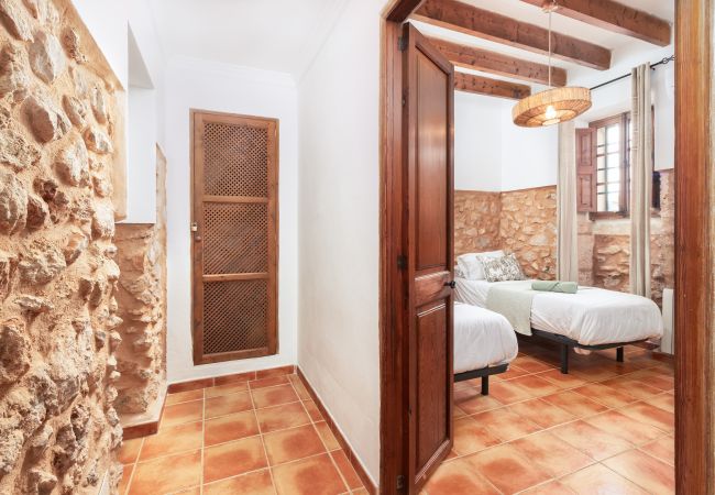 Country house in Santanyi - Casa Antigua holiday house with swimming pool in a quiet countryside location near Santanyi Country house in Santanyi - Casa Antigua holiday house with swimming pool in a quiet countryside location near Santanyi