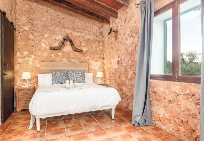 Country house in Santanyi - Casa Antigua holiday house with swimming pool in a quiet countryside location near Santanyi Country house in Santanyi - Casa Antigua holiday house with swimming pool in a quiet countryside location near Santanyi
