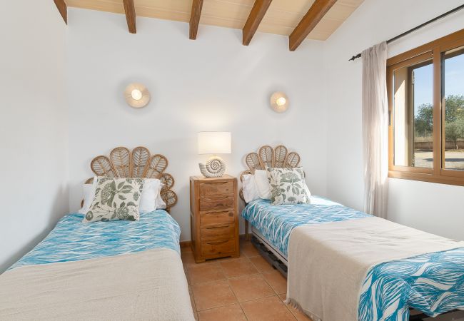 Country house in Santanyi - Sa Madoneta charming holiday house with stunning views and swimming pool in Santanyí Country house in Santanyi - Sa Madoneta charming holiday house with stunning views and swimming pool in Santanyí