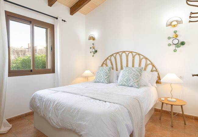 Country house in Santanyi - Sa Madoneta charming holiday house with stunning views and swimming pool in Santanyí Country house in Santanyi - Sa Madoneta charming holiday house with stunning views and swimming pool in Santanyí