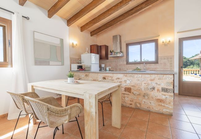 Country house in Santanyi - Sa Madoneta charming holiday house with stunning views and swimming pool in Santanyí Country house in Santanyi - Sa Madoneta charming holiday house with stunning views and swimming pool in Santanyí