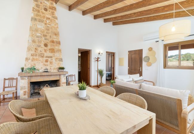 Country house in Santanyi - Sa Madoneta charming holiday house with stunning views and swimming pool in Santanyí Country house in Santanyi - Sa Madoneta charming holiday house with stunning views and swimming pool in Santanyí