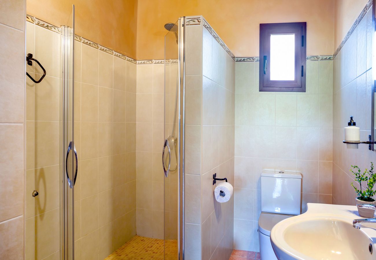 Country house in Santanyi - Sa Madoneta charming holiday house with stunning views and swimming pool in Santanyí