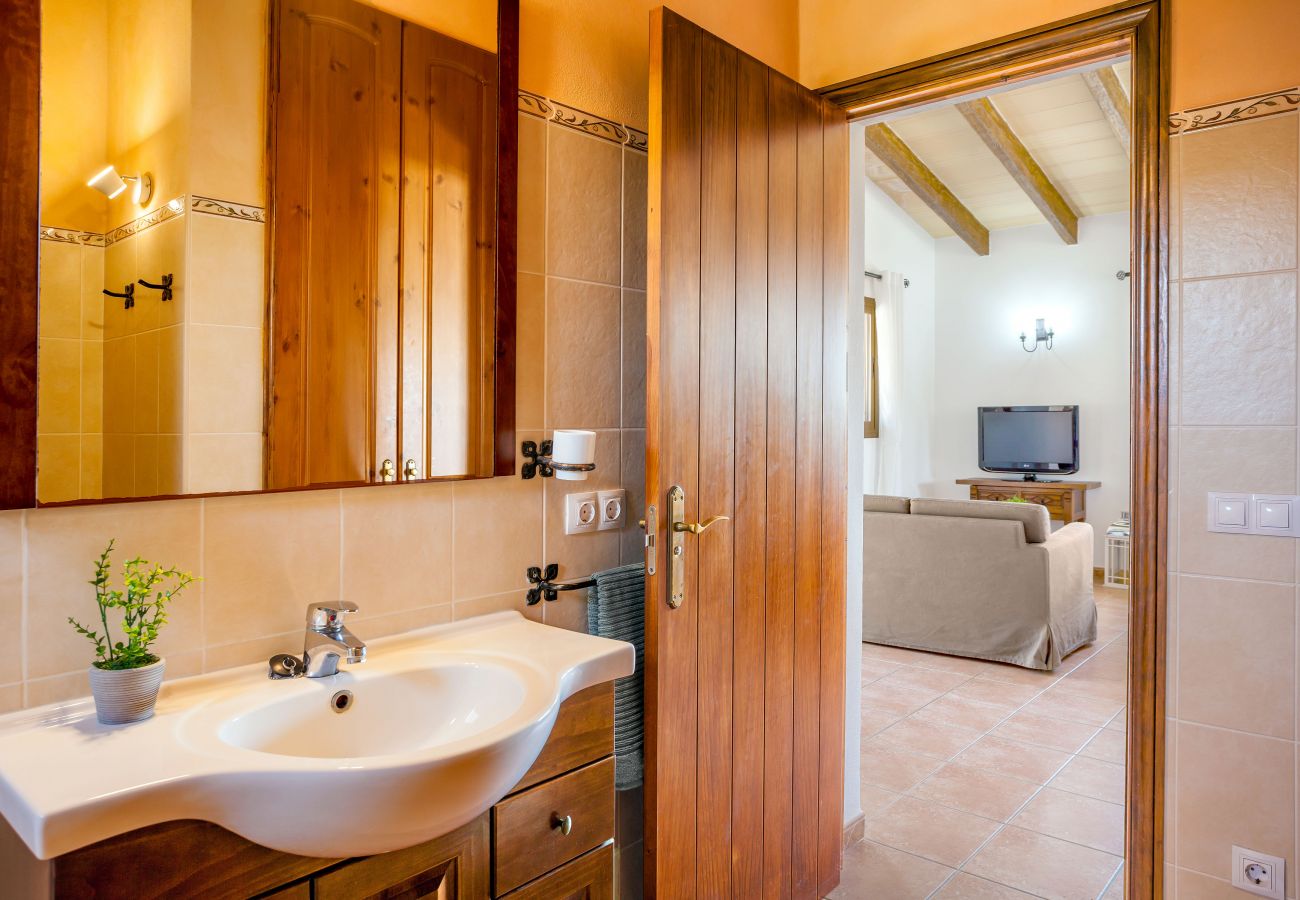 Country house in Santanyi - Sa Madoneta charming holiday house with stunning views and swimming pool in Santanyí
