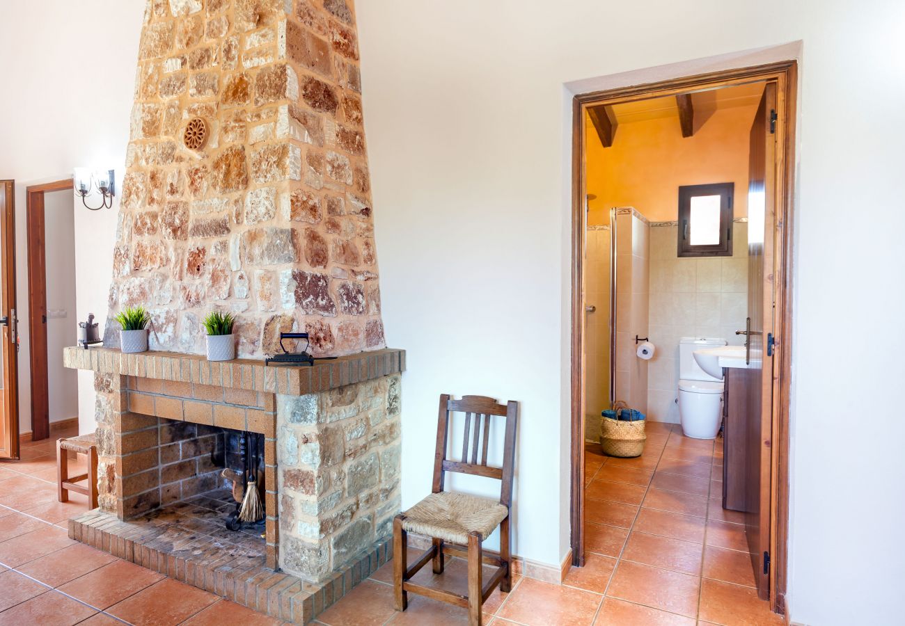 Country house in Santanyi - Sa Madoneta charming holiday house with stunning views and swimming pool in Santanyí