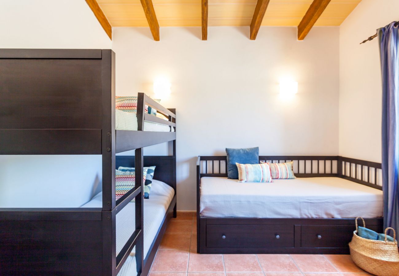 Country house in Santanyi - Sa Madoneta charming holiday house with stunning views and swimming pool in Santanyí