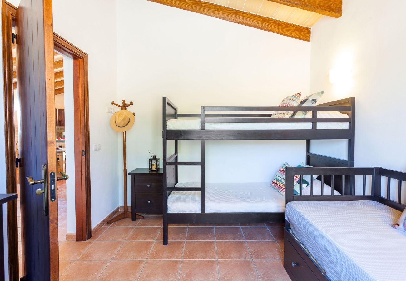 Country house in Santanyi - Sa Madoneta charming holiday house with stunning views and swimming pool in Santanyí