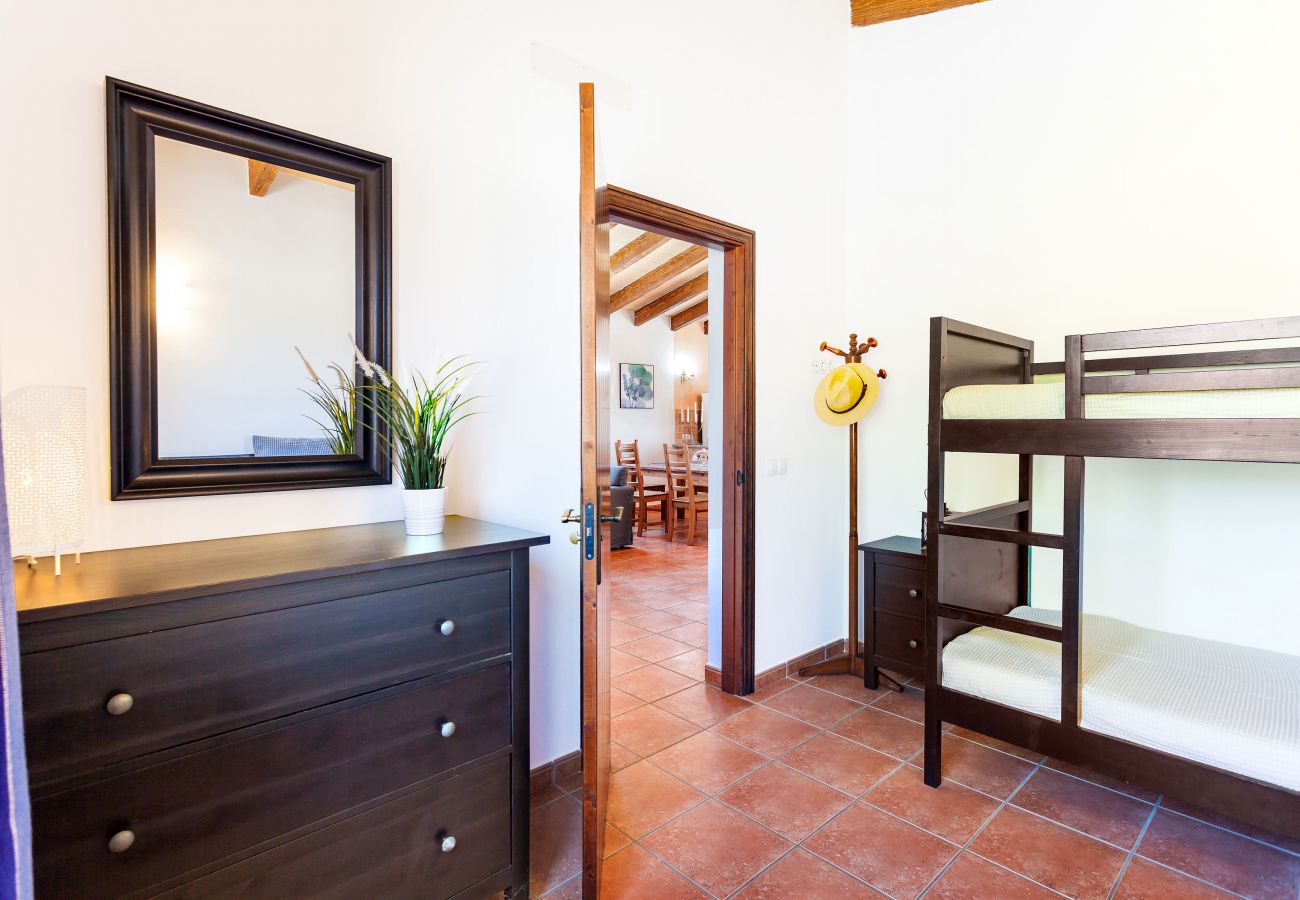 Country house in Santanyi - Sa Madoneta charming holiday house with stunning views and swimming pool in Santanyí
