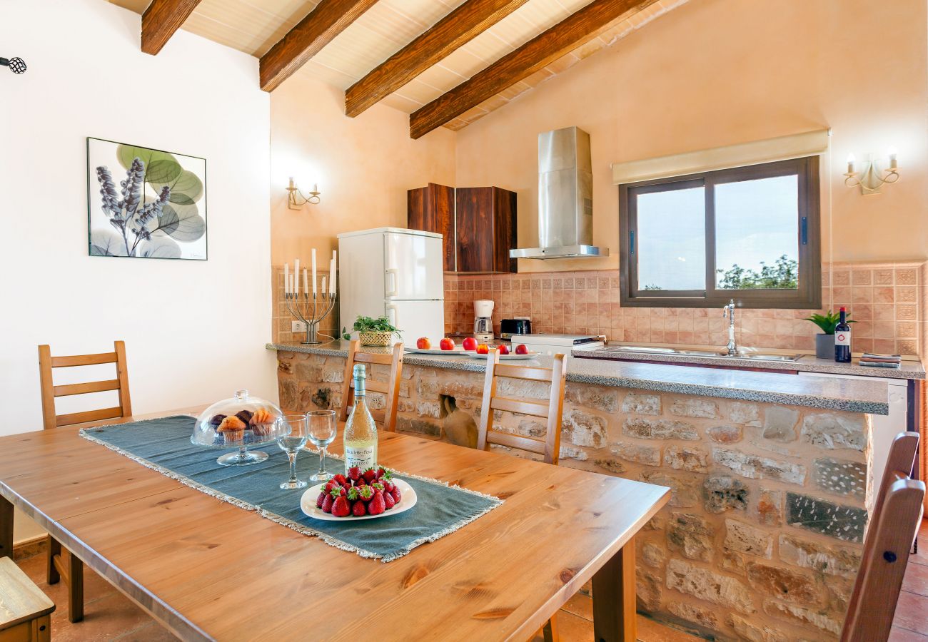 Country house in Santanyi - Sa Madoneta charming holiday house with stunning views and swimming pool in Santanyí
