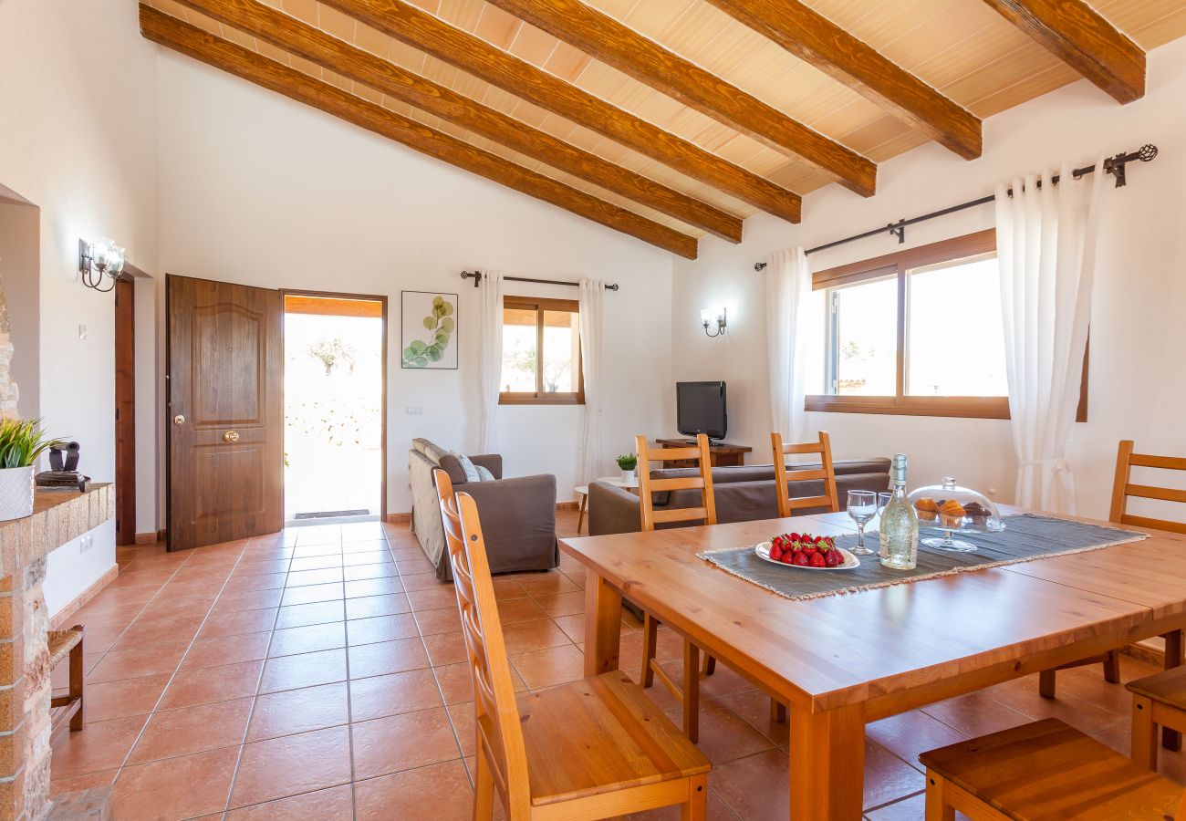 Country house in Santanyi - Sa Madoneta charming holiday house with stunning views and swimming pool in Santanyí